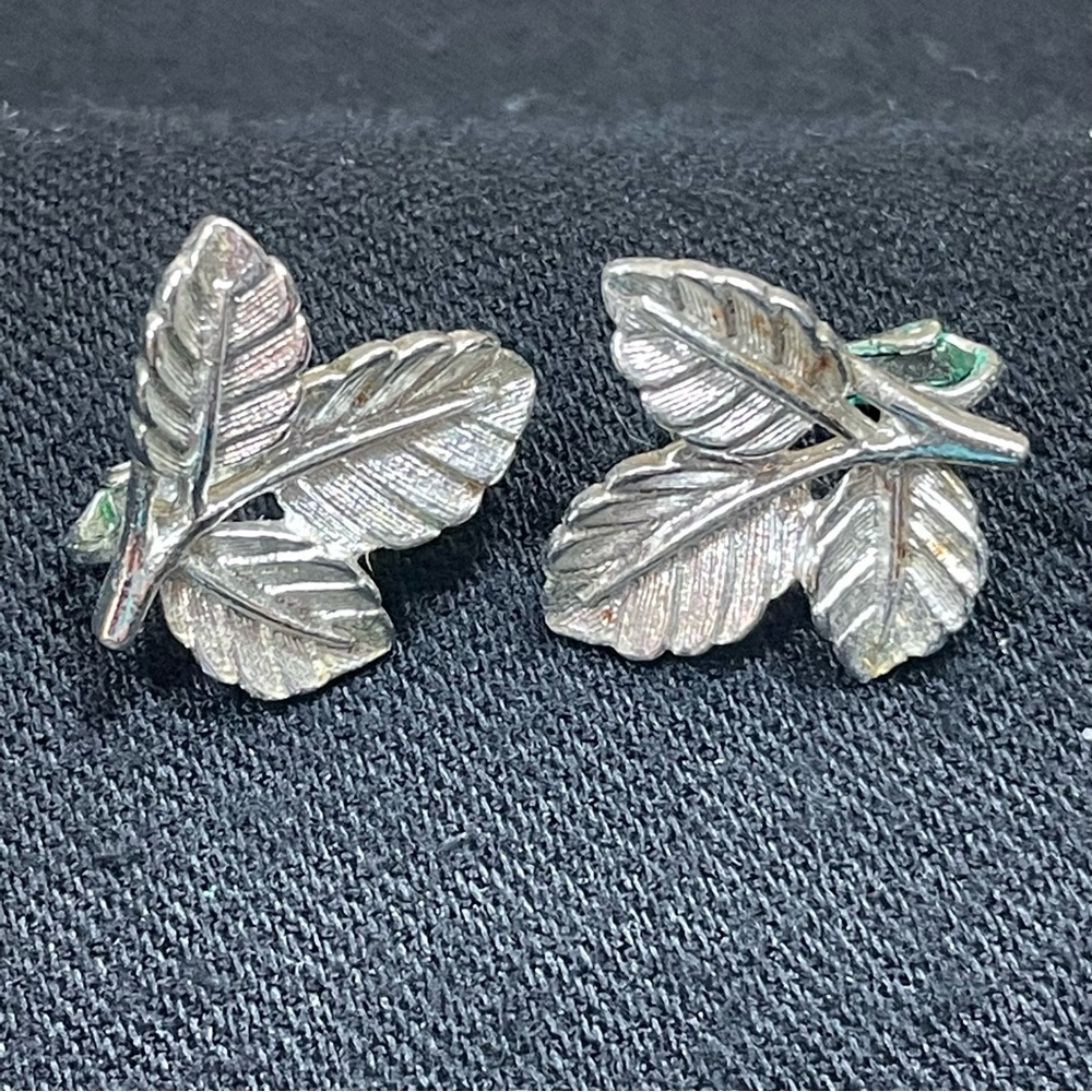 Vintage 70's Sarah Coventry Leaf Earrings Silver Tone Clip On